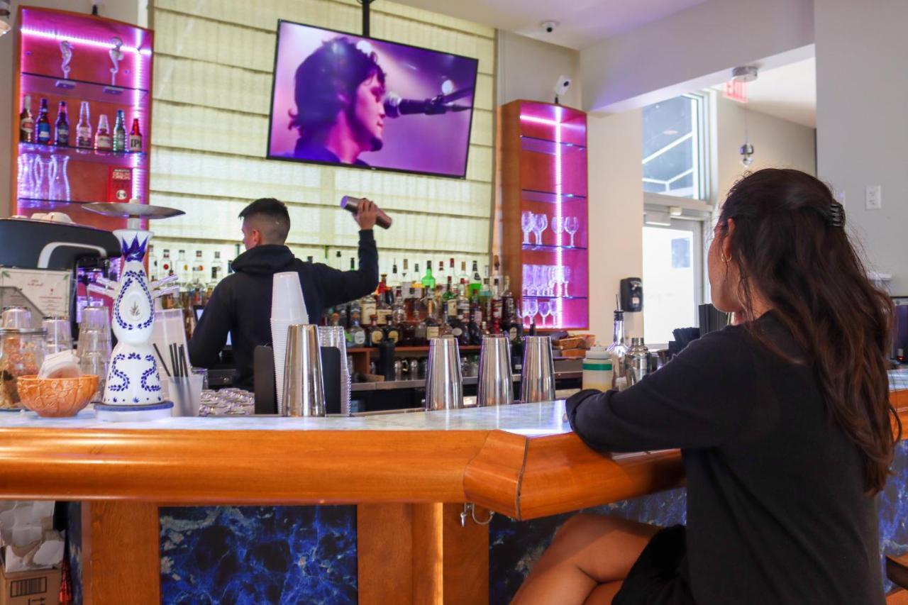 The Claremont Hotel マイアミビーチ エクステリア 写真